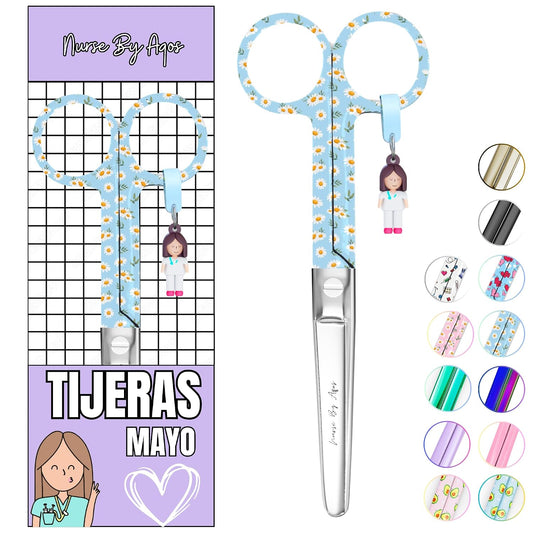 Nurse By Aqos | Tijeras Enfermeria Mayo - Ideal Para Enfermeras y TCAE | Tijeras de Vendaje Punta De Roma - Acero Inoxidable Pulido - Llavero Distintivo (Margaritas Azul)